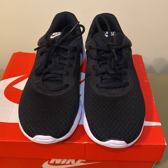 nike low top sneaker - Picture 2 of 4